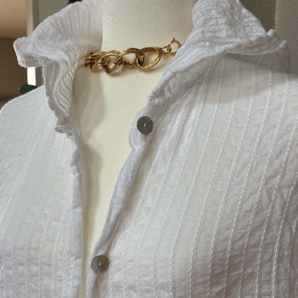 White Textured effortless Button-Up Shirt / Cover Up w Hoodie 🤩 - Picture 2 of 12